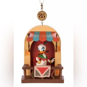 New Disney’s Daisy Duck Legacy Sketchbook 85th Anniversary Ornament—Limited
